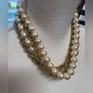 NWOT Cream pearls and gold chain